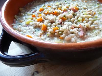 ZUPPA con ORZO FAGIOLI e SPECK