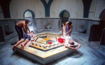 Hamam, sodomiti e turisti fessacchiotti