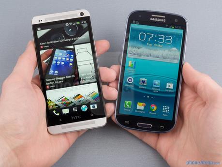 HTC-One-vs-Samsung-Galaxy-S-III-03