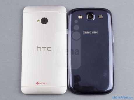 HTC-One-vs-Samsung-Galaxy-S-III-02