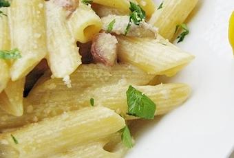 PASTA CON FUNGHI, ZAFFERANO, PANCETTA E PANNA Ricetta ...