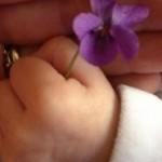 La foto di Laura Pausini con la piccola Paola postata su Fb e Twitter