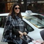 Roma, Laura Pausini con la sua piccola Paola a passeggio004