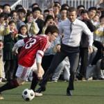 David Beckham ambasciatore del calcio, incontra bimbi a Pechino02