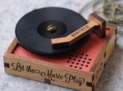 want: Wooden record player bRainbow