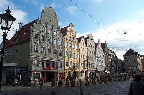 La Romantische Strasse in Germania Würzburg Schongau Rottenbuch Rothenburg Romantische Strasse Nördlingen Neuschwanstein Landsberg am Lech harburg germania Fussen Feuchtwangen Donauwörth Dinkelsbühl destinazioni Baviera Augusta Augsburg 