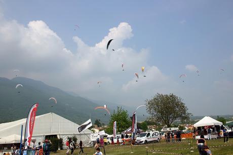 Pasqua con il naso all'insù ad osservare il Trofeo Expo Montegrappa a Borso del Grappa 