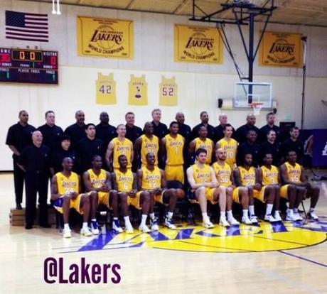 Foto di squadra: tra i Lakers c’è un posto vuoto!