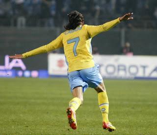 Cavani, gioiello del mercato, in panchina in Uruguay-Paraguay