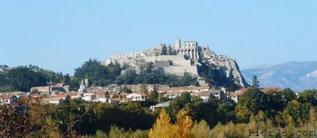 Lungo la Route Napoleon in Francia sisteron Route Napoleon Napoleone Le Golfe Juan grenoble Grasse Francia Digne les Bains destinazioni castello di Malijay castellane 