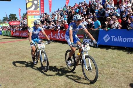 CAPE EPIC: Vincono  Sauser e Kulhavy per Burry Stander