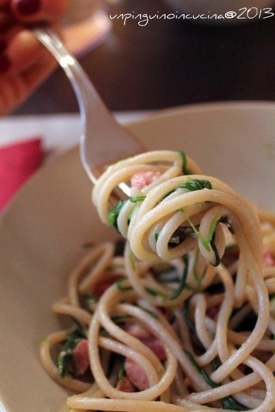 Spaghetti di farro con agretti, pancetta e pecorino