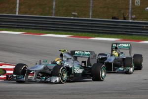 Hamilton_Rosberg_GPMalesia_2013 (1)