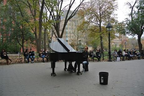 Artisti di strada….Colin Huggins, pianista a New York  /  Street artists.... Colin Huggins, a pianist in New York
