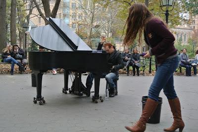 Artisti di strada….Colin Huggins, pianista a New York  /  Street artists.... Colin Huggins, a pianist in New York