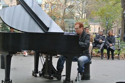 Artisti di strada….Colin Huggins, pianista a New York  /  Street artists.... Colin Huggins, a pianist in New York