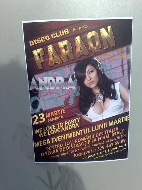 L'autentica invasione dei manifesti abusivi dei cantanti rumeni. Dite la veir