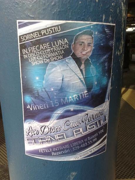 L'autentica invasione dei manifesti abusivi dei cantanti rumeni. Dite la veir