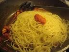 Spaghetti con crema di peperoni e polipo.