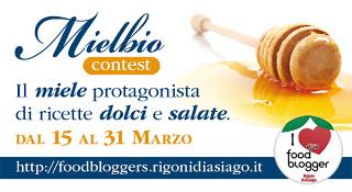 Una ricca padella piena di oro : Cipolline borettane glassate con miele di tiglio , aceto di lamponi e porto rosso