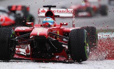 Fernando-Alonso-GP-Malesia-alettone-rotto-586x358