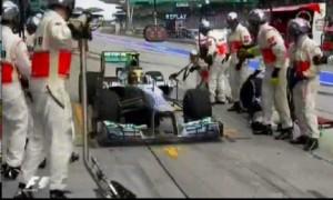 gp-malesia-f1-2013-hamilton-pit