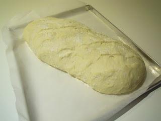 Filoncino di pane fatto in casa con la pasta madre