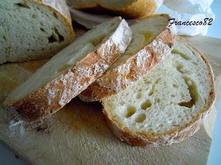 Filoncino di pane fatto in casa con la pasta madre