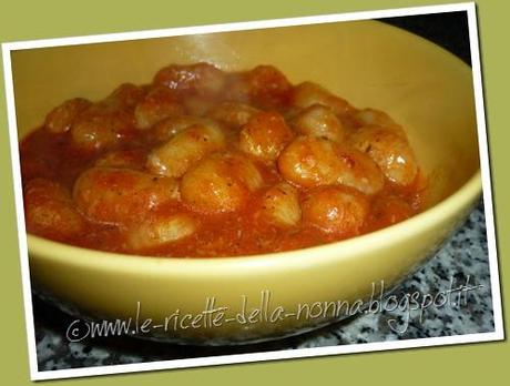 Gnocchi filanti con sugo alla pizzaiola (7)