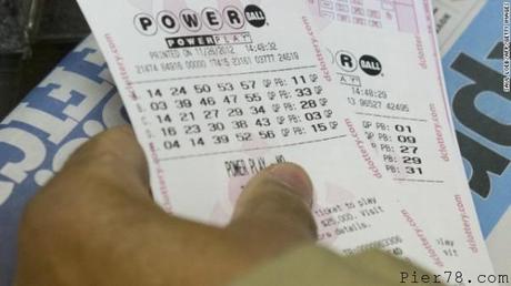 Una vincita che cambia la vita Usa powerball Pedro Quezada milioni di dollari Lotteria ispanico fruttivendolo 