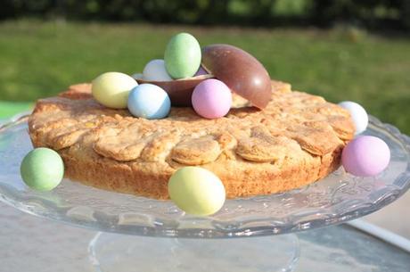 Crostata al profumo d’arancio con frolla al miele farcita con confettura di ribes e crema frangipane