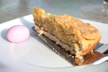 Crostata al profumo d’arancio con frolla al miele farcita con confettura di ribes e crema frangipane