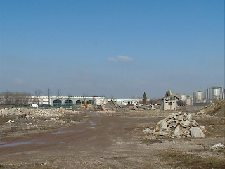 Gli ultimi due secondi della torre ex-Cip a Fidenza: