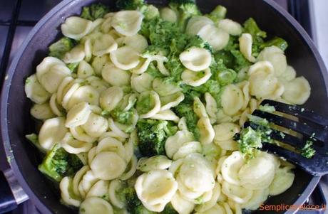 Orecchiette con broccoli orecchiette con broccoli 05