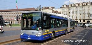 Autobus GTT in Piazza Castello a Torino con il BIP