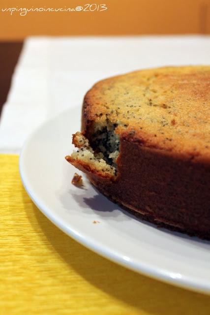 Torta al cioccolato bianco, limone e semi di papavero