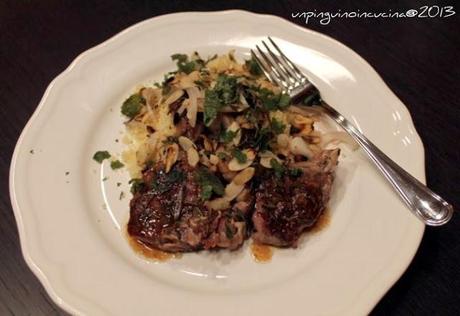 Costolette di agnello glassate con couscous, mandorle tostate e menta