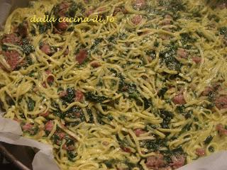 Sformato di tagliolini con ricotta, spinaci e salsiccia