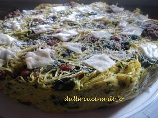 Sformato di tagliolini con ricotta, spinaci e salsiccia