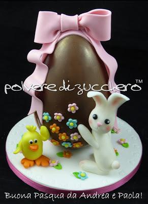 Buona Pasqua.... in ritardo con l'uovo di cioccolato decorato in pasta di zucchero