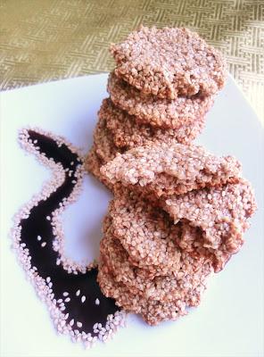 Biscotti di sesamo con liquore di cioccolato