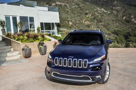 Con la nuova Cherokee il marchio Jeep® fissa un nuovo standard nella categoria