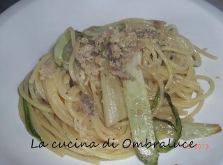 Spaghetti con puntarelle e briciole all'acciuga