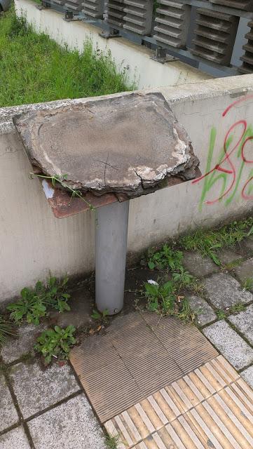 Grottarossa, proprio una bella stazioncina che ti fa sentire orgoglioso di scegliere il mezzo pubblico