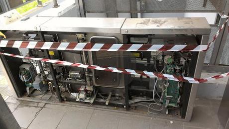 Grottarossa, proprio una bella stazioncina che ti fa sentire orgoglioso di scegliere il mezzo pubblico