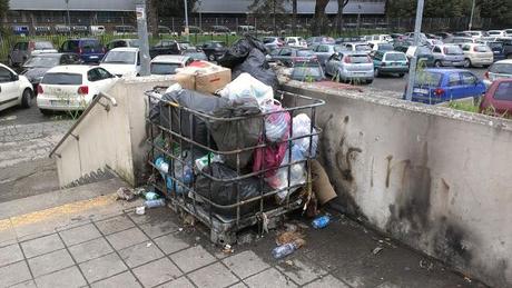 Grottarossa, proprio una bella stazioncina che ti fa sentire orgoglioso di scegliere il mezzo pubblico