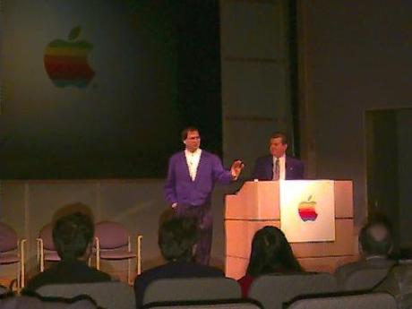 Jobs-torna-ad-Apple-Town-Hall-3