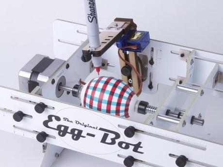 Egg-Bot, il robot decora uova