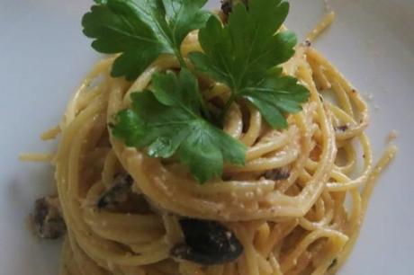 spaghetti al pesto di triglia e burro Occelli