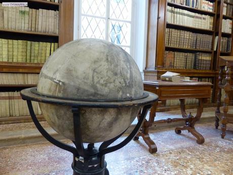 Lo splendido mappamondo antico nella Biblioteca Storica